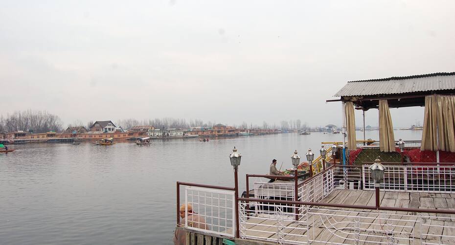 Lake Palace Houseboat, Srinagar 5
